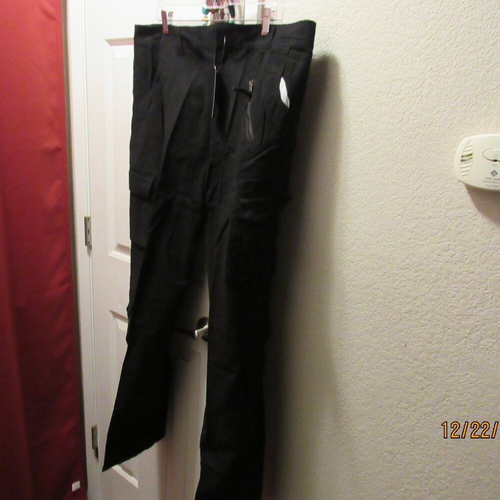 #549  NEW MEN'S BLACK CAERGO PANTS BY JUST NO LOGO  (SIZE 36)